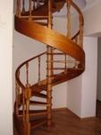 фото Винтовые деревянные лестницы для дома, коттеджа, дачи